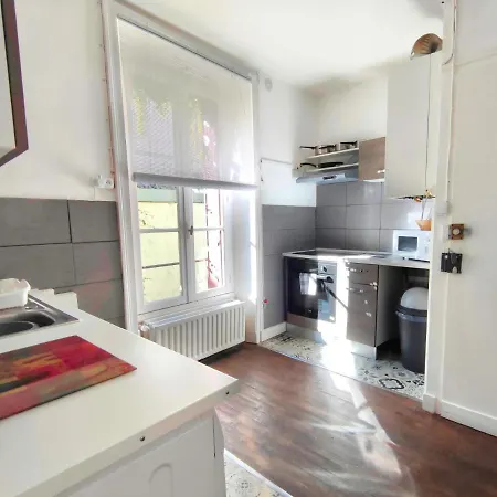 Number 22 - Le Dorat - Apartment One With Garden & Free Parking Exterior photo