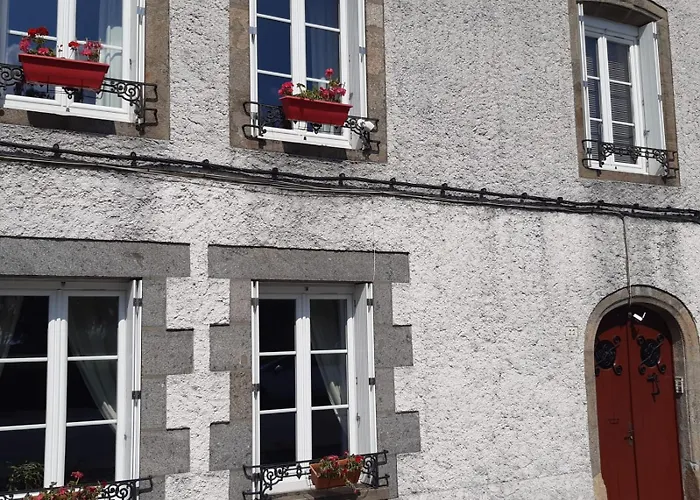 Number 22 - Le Dorat - Apartment One With Garden & Free Parking