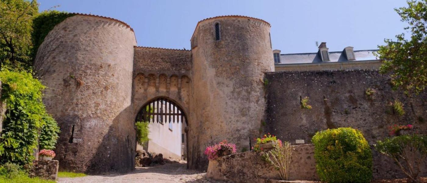 Number 22 - - One With Garden & Free Parking Apartment *